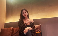 女技师用嘴给男顾客足疗 背后原因让人沉默